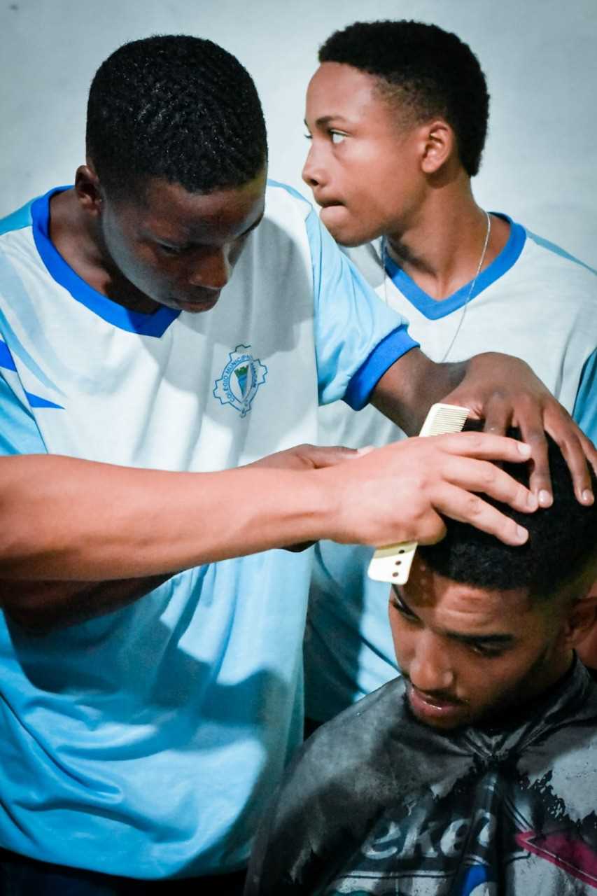 Camacã: Prefeitura realiza oficina de corte de cabelo para alunos da EJA

